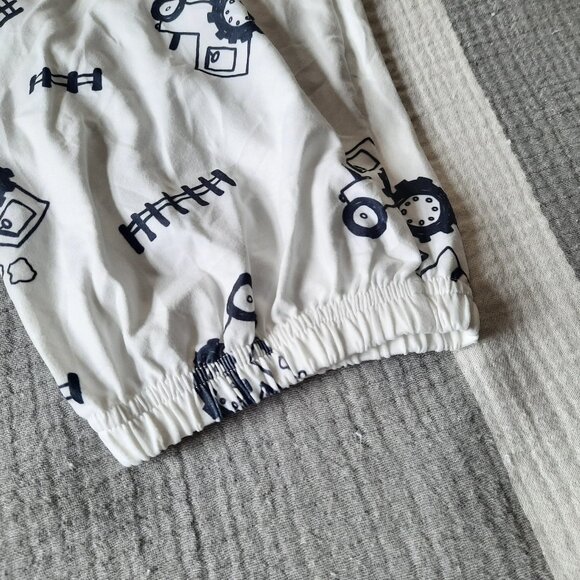 Baby Knotted Sleeper Gown & Hat Set NWOT! - Tractor Farm, Black/White (0-3 mths) - Picture 6 of 15